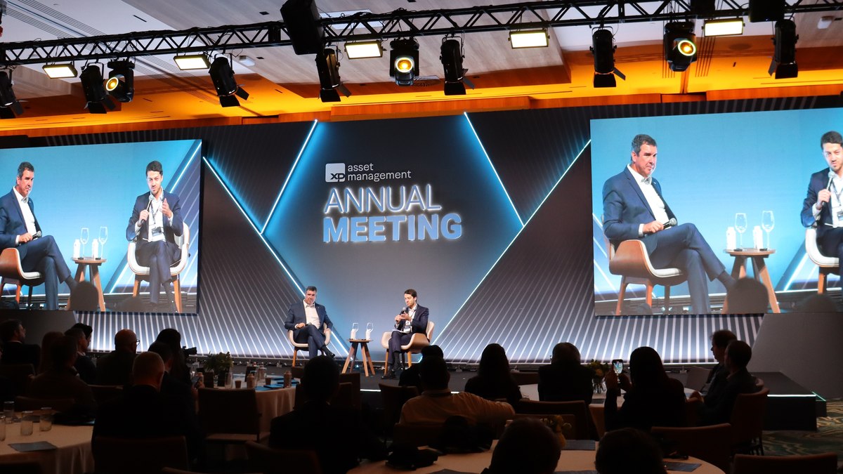 Eduardo Riedel no palco do evento Eduardo Riedel no palco do evento