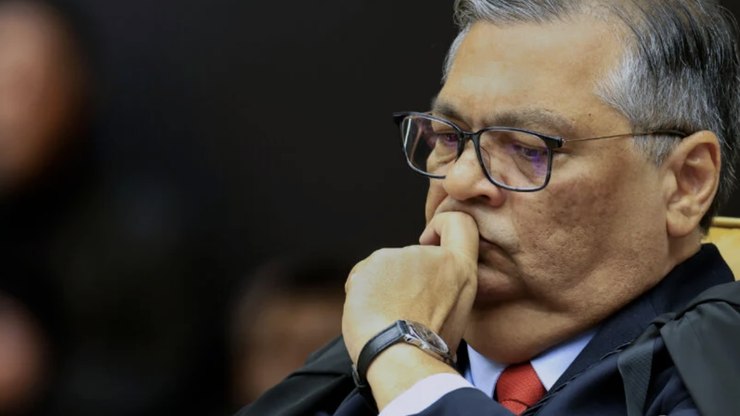 Dino
denuncia ameaça de morte em aeroporto; STF se manifesta