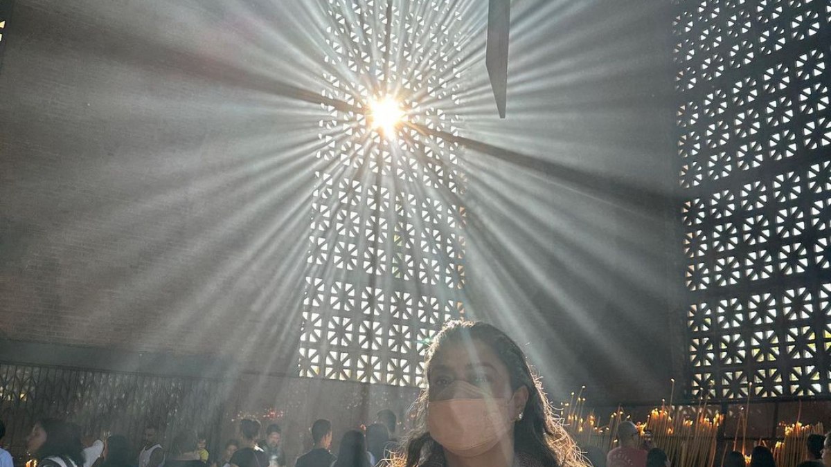 Tratando câncer, Preta Gil visita Santuário de Aparecida para agradecer