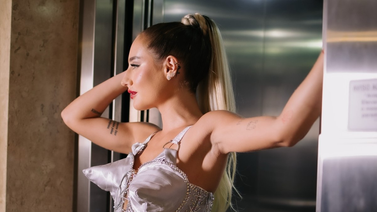 Bruna Griphao encanta ao se fantasiar de Madonna para o Halloween