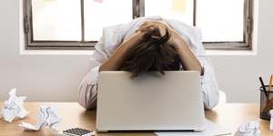 Casos disparam, mas governo adia NR de saúde mental no trabalho