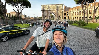 Casal deixa carreira na saúde no Brasil para pedalar pela Europa