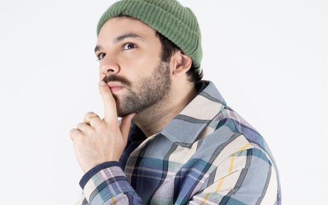 Humorista Raphael Ghanem apresenta stand-up em Brasília