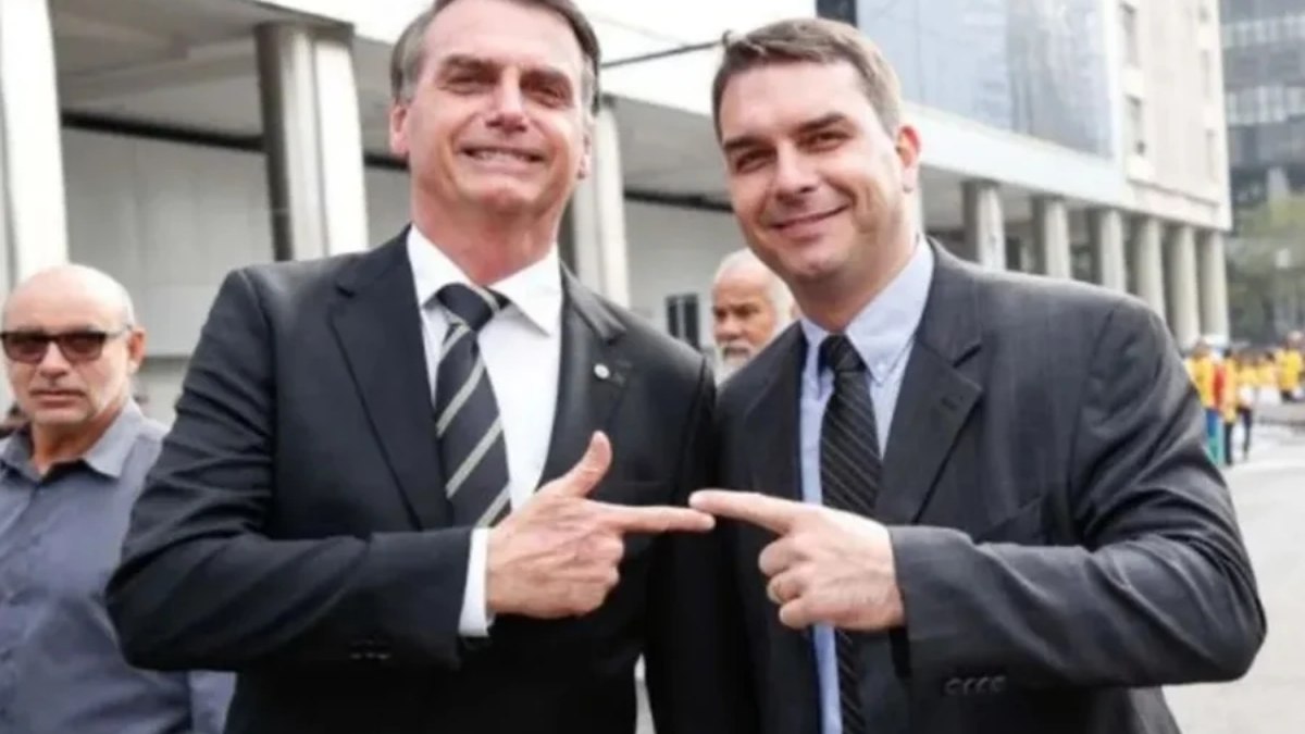 Jair e Flávio Bolsonaro Jair e Flávio Bolsonaro