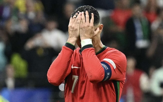 Cristiano Ronaldo lamenta pênalti perdido na partida contra a Eslovênia na Euro 2024 - Foto: Patricia de Melo Moreira/AFP via Getty Images