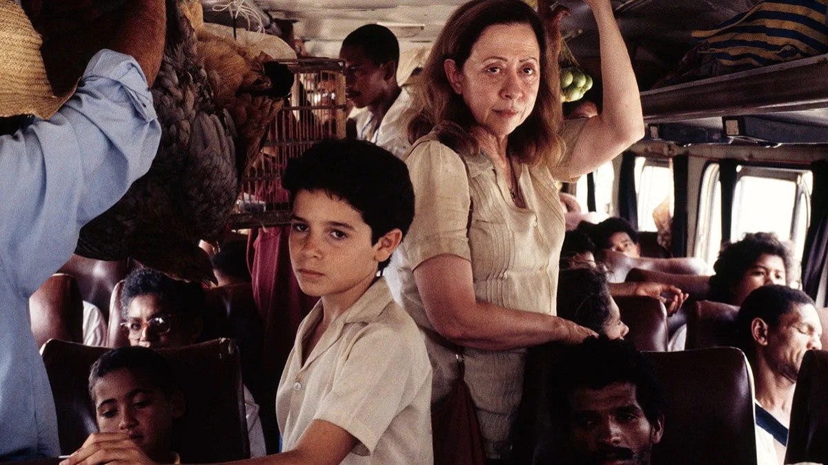 Cena de 'Central do Brasil' (1998), com Fernanda Montenegro e Vinícius de Oliveira