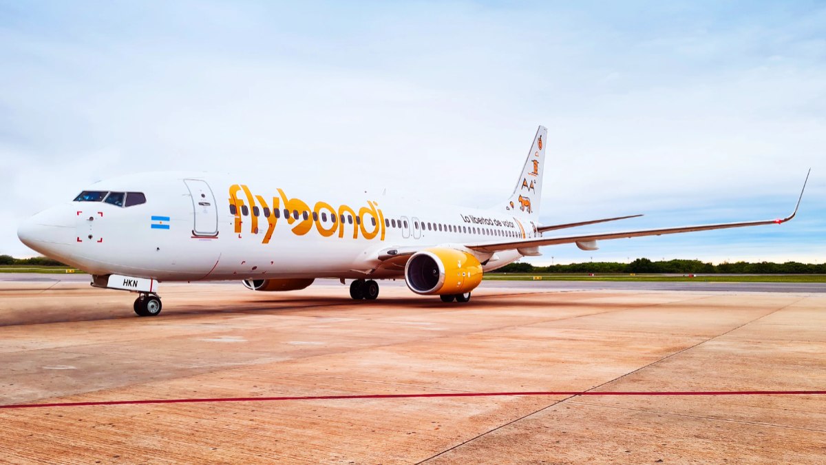 Flybondi retoma voos, mas brasileiros seguem sem reembolso