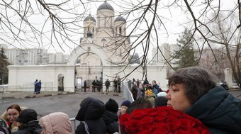 Funeral de Alexei Navalny, opositor de Vladimir Putin, reúne multidão