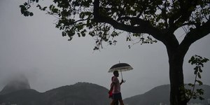 Chuva ganha força e pode ter raios no Rio na tarde desta quinta