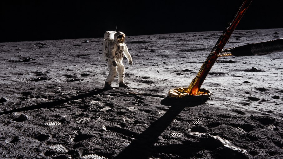 Partículas minúsculas espalhadas pelo solo da Lua podem guardar vestígios de civilizações extraterrestres Partículas minúsculas espalhadas pelo solo da Lua podem guardar vestígios de civilizações extraterrestres