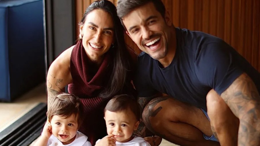 Clara Maia e André Coelho com João e José Clara Maia e André Coelho com João e José