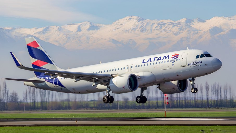 Latam admite que falha de segurança expôs nome, endereço e parte do cartão de crédito de clientes Latam admite que falha de segurança expôs nome, endereço e parte do cartão de crédito de clientes
