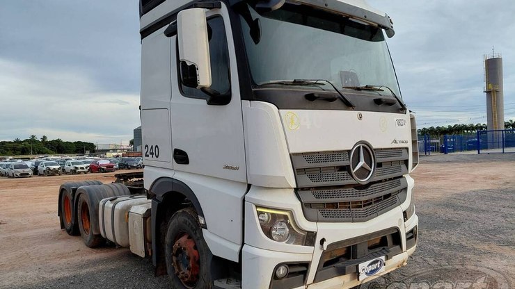 Caminhões, máquinas e utilitários entram em leilão com desconto