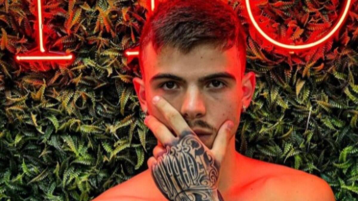 Thomaz Costa vende nudes por R$ 205 e reclama de fotos vazadas |  Celebridades | iG