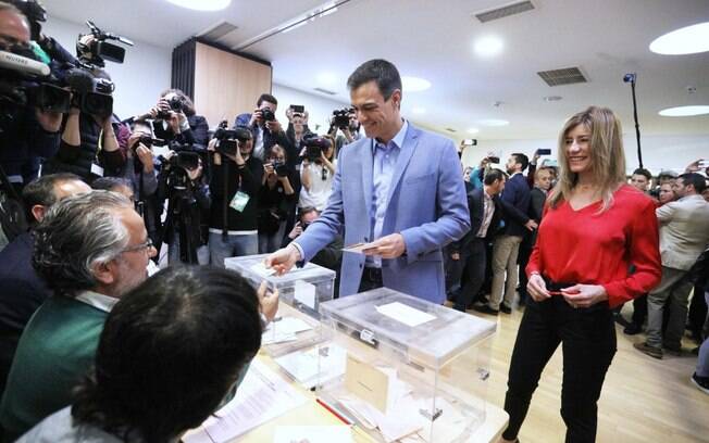 Primeiro-ministro da Espanha e candidato do PSOE, Pedro Sánchez vota na eleição geral perto de Madri