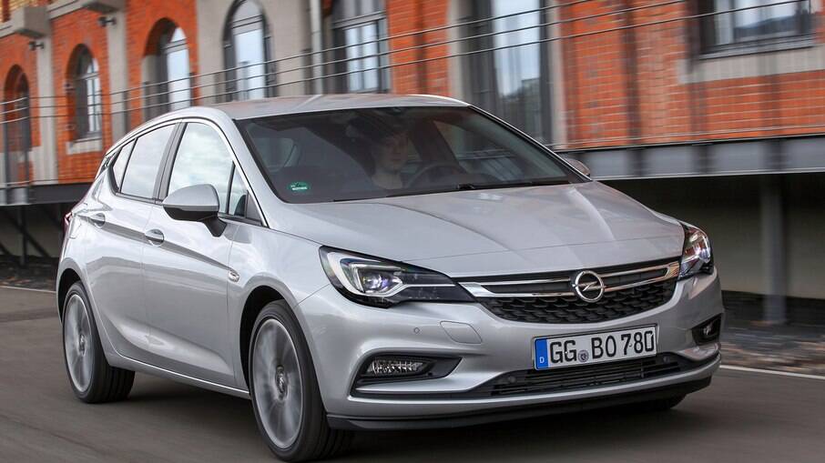 O hatch médio Opel Astra é um dos principais produtos da fabricante alemã no mercado europeu