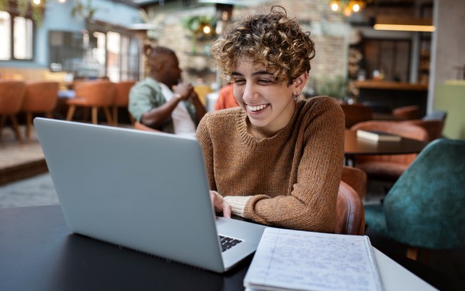 Nova campanha Yázigi mostra como o inglês abre oportunidades