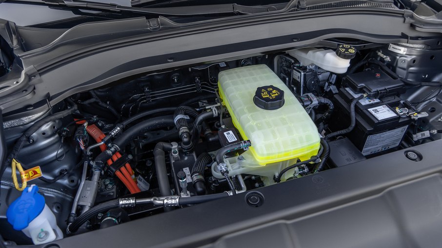 GWM ORA 5 tem motor elétrico de 204 cv, bateria LFP de 58,3 kWh e autonomia de 349 km pelo Inmetro