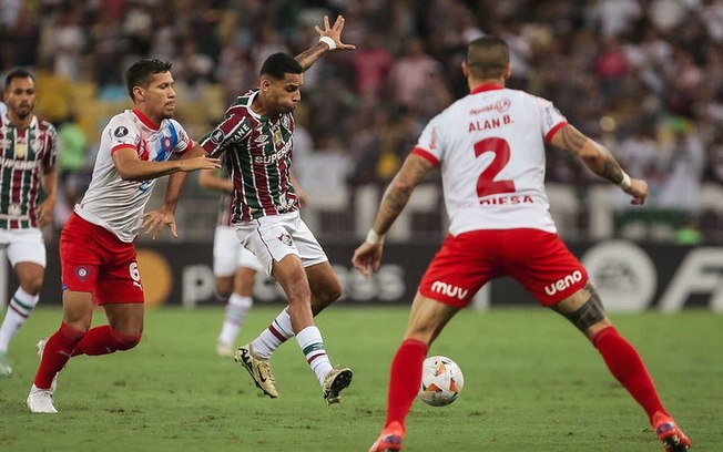Alexsander ganhou sequência após caso de indisciplina no Fluminense