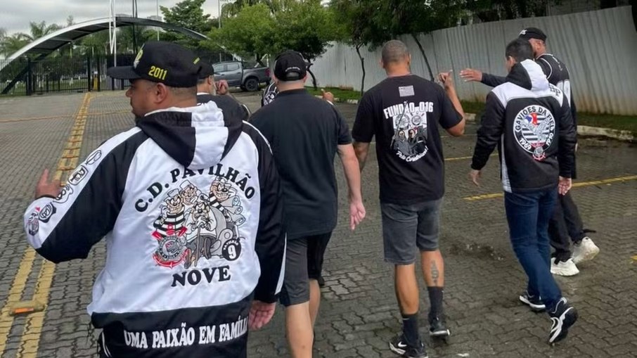 Protesto torcida Corinthians em março no CT