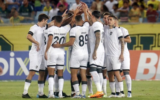 Distribuição tática, concentração e poderio ofensivo: veja o que observar no Botafogo contra o América-MG