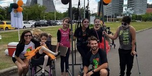 "Foi algo inexplicável", diz mãe ao ver filho com deficiência andando de skate