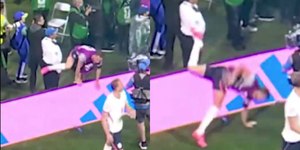 Jogador fratura o braço em comemoração e fica fora da Copa