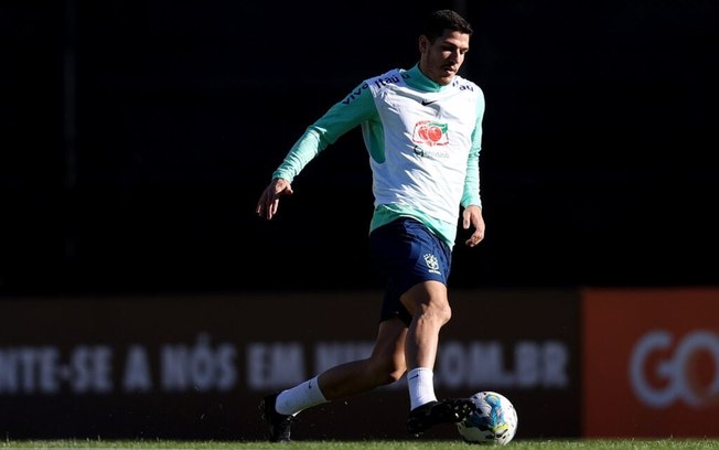 Seleção brasileira reavalia Nino, mas confirma corte por entorse no joelho