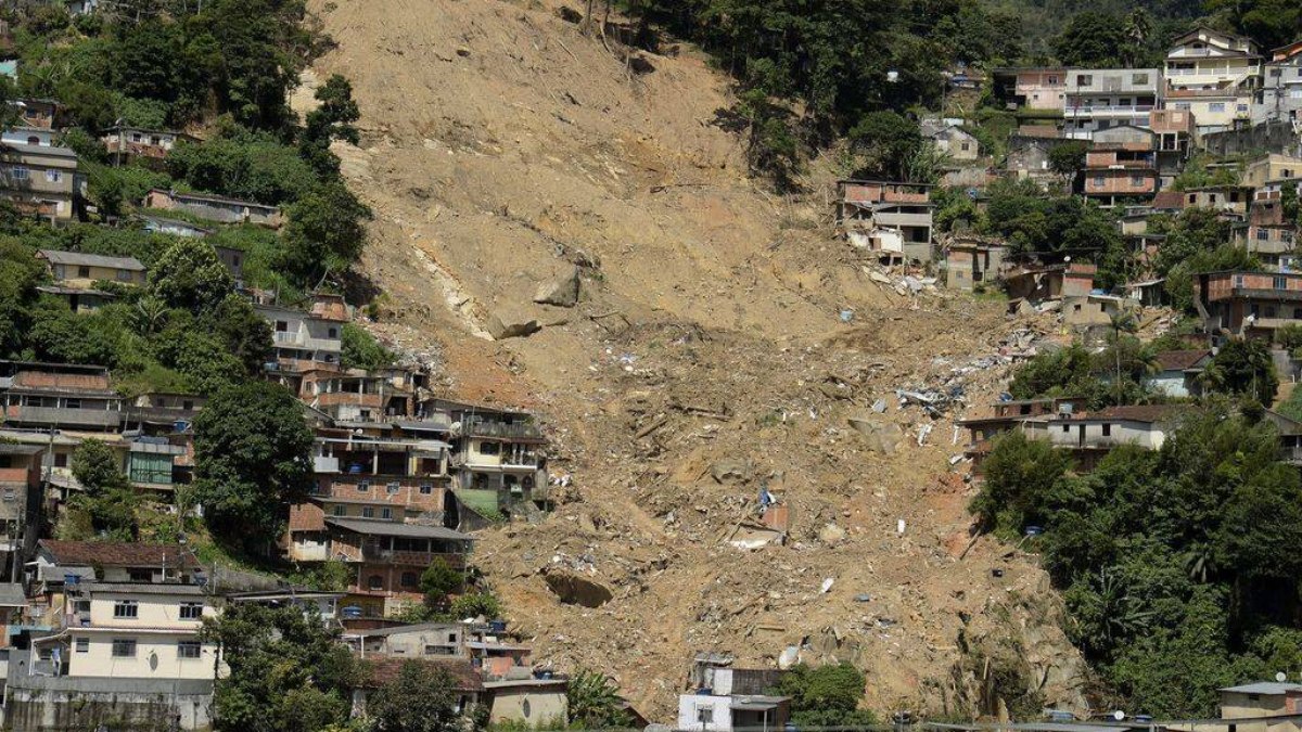 Morro da Oficina, em Petrópolis local mais atingido pela enchente há um mês