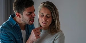 Psicóloga explica como identificar uma agressão verbal