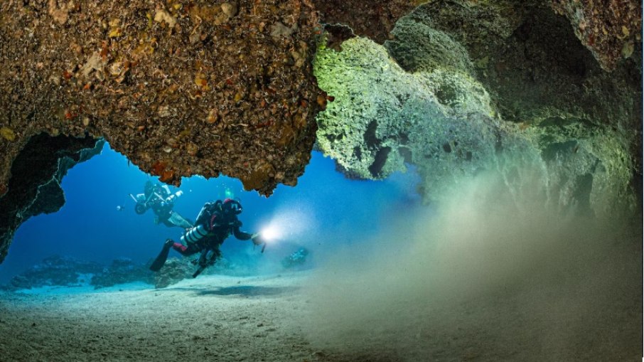 A presença de cavernas subaquáticas perto dos anéis era uma pista: esta área pode ter feito parte de uma antiga linha costeira, submersa desde a última era glacial, há mais de 10.000 anos.
