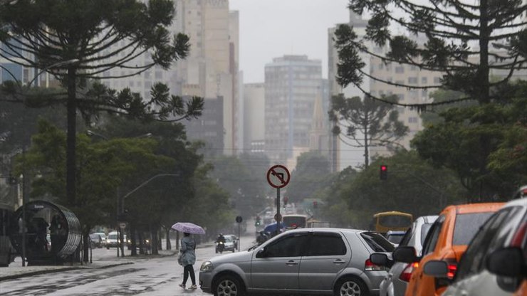 Chuva forte avança pela região Sul e traz
risco de alagamentos