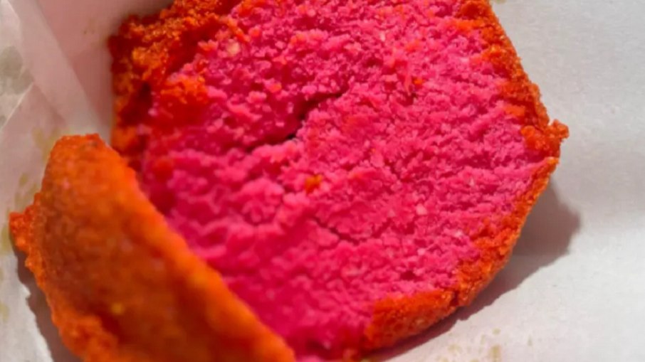 Drica informou que utilizou anilina comestível cor rosa sem sabor o que, segundo a vendedora, garantiu o sabor original do acarajé