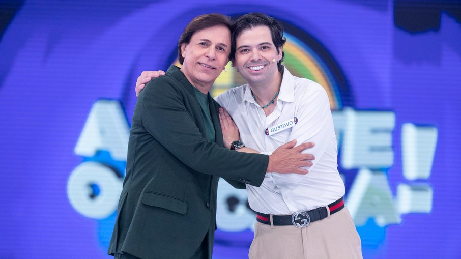 O comediante Gustavo Mendes com o apresentador Tom Cavalcante O comediante Gustavo Mendes com o apresentador Tom Cavalcante