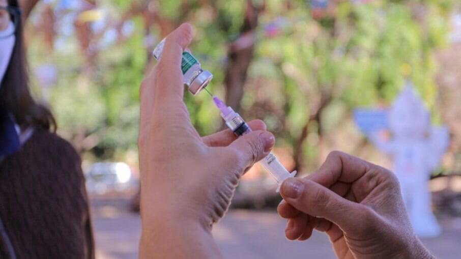 UFRJ entra com pedido na Anvisa para realizar estudos sobre vacina