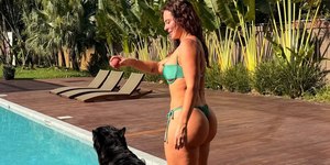 Paolla Oliveira posa de biquíni e exibe bumbum torneado: "Folga"
