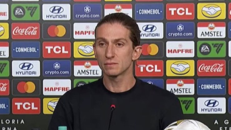 Filipe Luís revolta torcida do Fla ao comentar racismo a Vini Jr