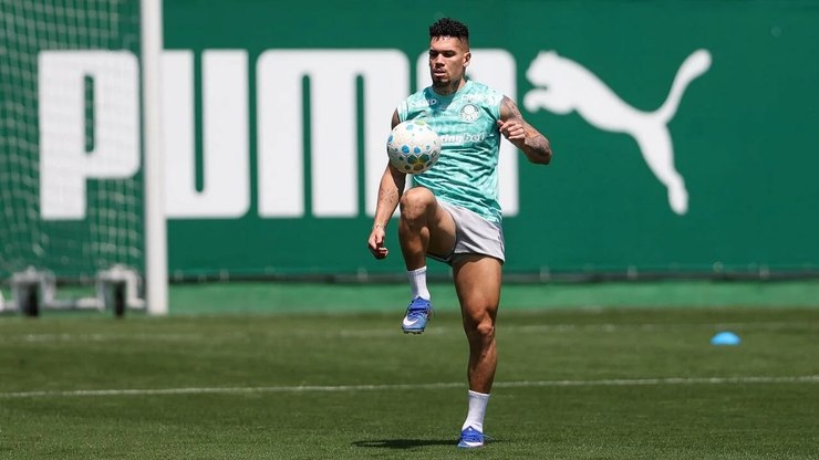 Paulinho%20vai%20a%20campo%20e%20refor%C3%A7a%20otimismo%20por%20retorno%20no%20Verd%C3%A3o