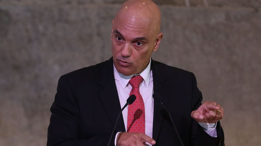 Arquivo: Ministro do Supremo Tribunal Federal e presidente do Tribunal Superior Eleitoral, Alexandre de Moraes, em seminário Liberdade de Expressão, Redes Sociais e Democracia, no Centro Cultural da Fundação Getulio Vargas, zona sul do Rio de Janeiro