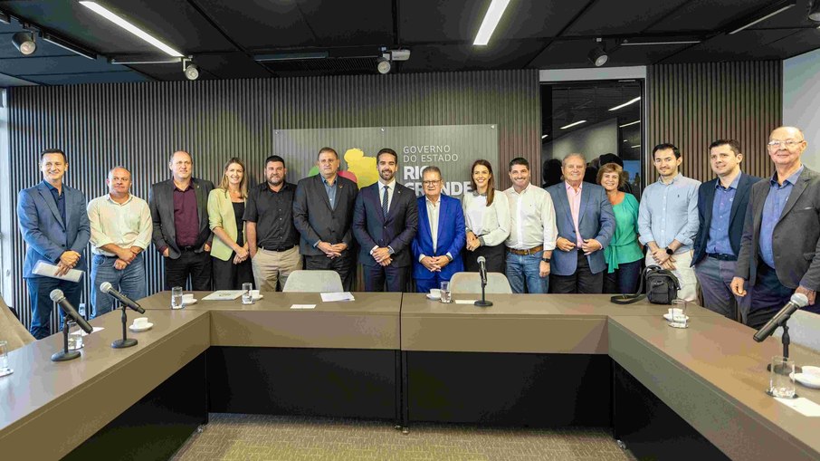 Participaram da reunião a Cotrijal, prefeitos da região, o governador, DAER-RS, secretários e deputados estaduais 