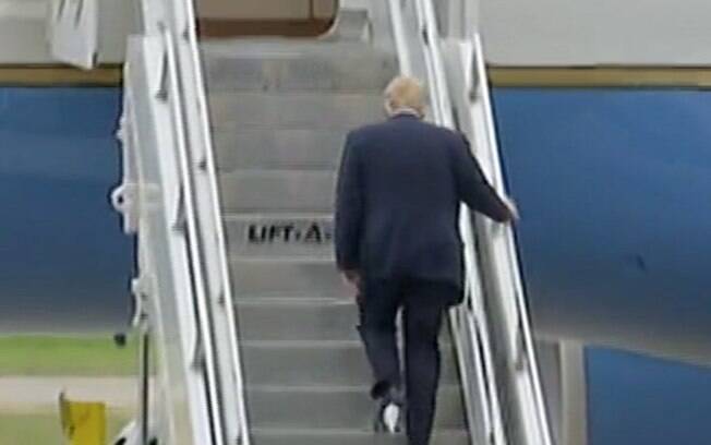 O presidente americano Donald Trump virou alvo de piadas nas redes sociais após o incidente no aeroporto