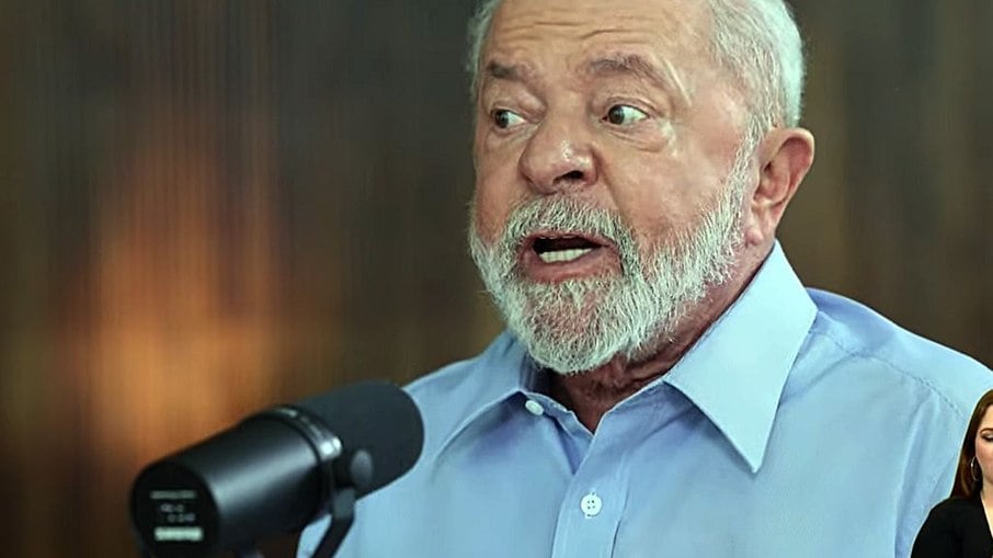 Presidente Lula conversa com o jornalista Marcos Uchoa no programa Conversa com o Presidente