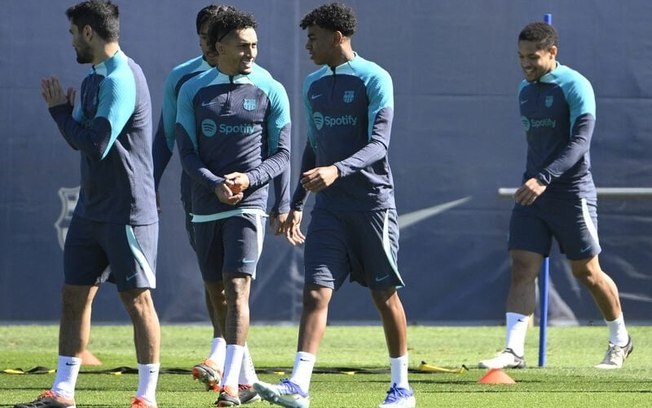 Jogadores do Barcelona durante treinamento da equipe - Foto: Josep Lago/AFP via Getty Images