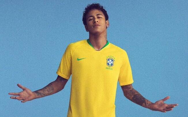 Neymar com o novo uniforme da Seleção Brasileira