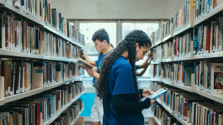 Esses jovens, junto a outros 56 aprovados, demonstram que, com apoio e direcionamento, é possível romper barreiras e construir um futuro promissor.