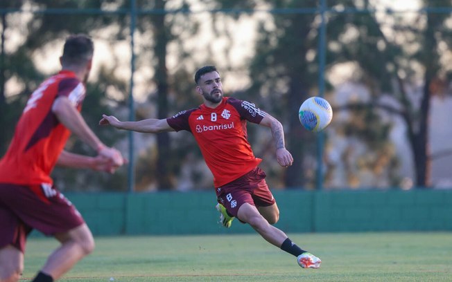 Jogadores do Internacional treinam finalização na reapresentação após duelo com o Belgrano