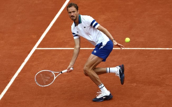 Daniil Medvedev durante a partida contra o sérvio Miomir Kecmanovic nesta quinta-feira, em Roland Garros