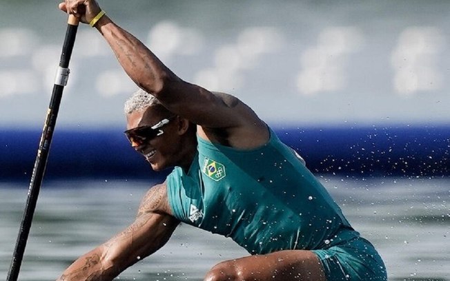 Isaquias Queiroz avança direto à semifinal da canoa individual