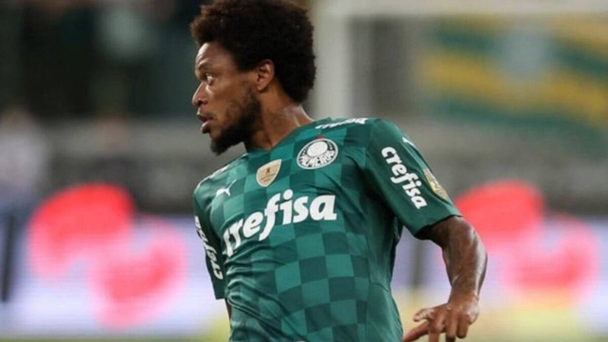 'Falta de respeito, pois ele jogou no meu time', diz torcedora alvo de mensagem polêmica de Luiz Adriano