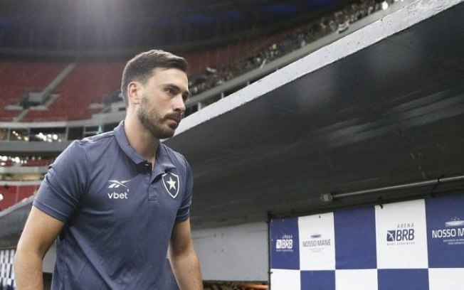 Davide tem o primeiro contato com a torcida do Botafogo, no Colosso do Subúrbio 